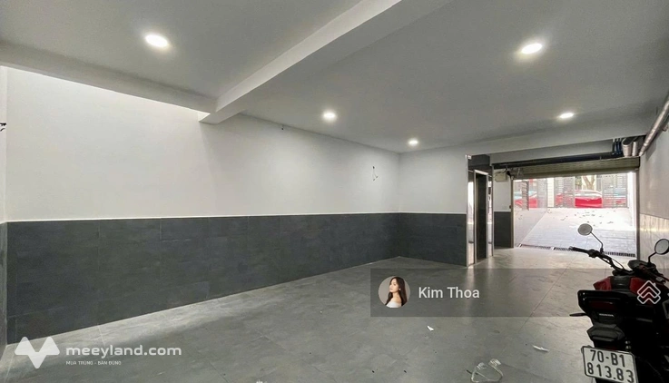 Văn phòng Vạn Phúc 30m2 có ban công, có thang máy máy lạnh, hầm xe, WC riêng, sẵn vào ngay. 7,5 tr