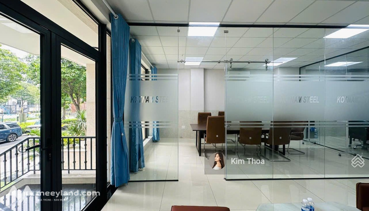Tầng trệt 7x20m sẵn 3 phòng ở Vạn Phúc, lối đi riêng, có thang máy máy lạnh, hầm xe. Giá 18,5tr