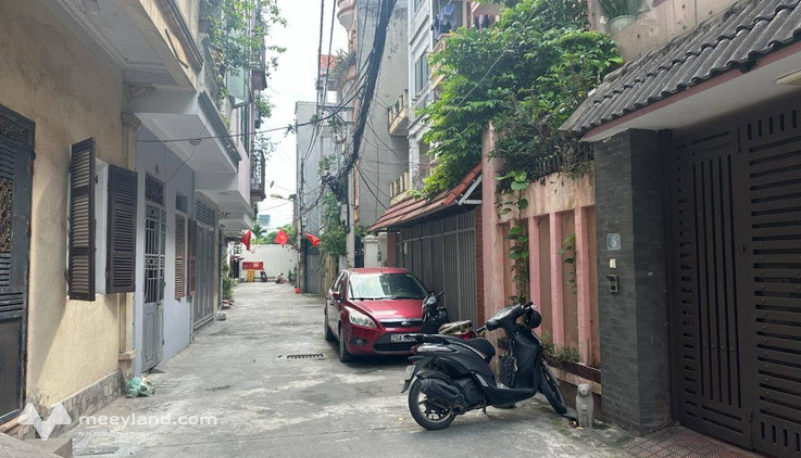 Bán nhà đường Định Công Thượng, 140m2 - 6 tầng - mặt tiền 7m, gara ô tô