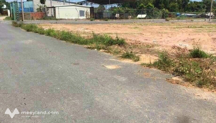 Kẹt tiền bán 260m2 đất thổ cư mặt tiền đường nhựa sát chợ, trường học dân đông, giá 750 triệu