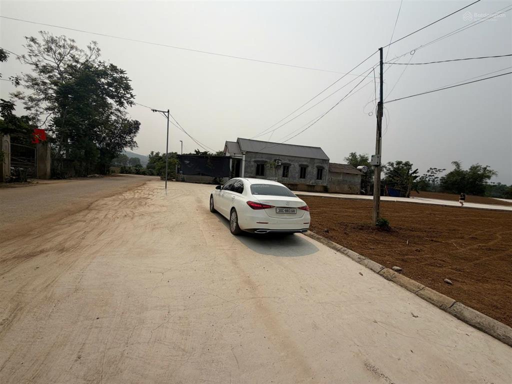 Chủ gửi bán hộ lô đất giữa trung tâm xã, 100m2 full thổ cư giá 200 triệu lo toàn bộ chi phí