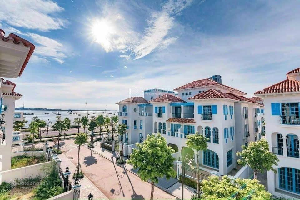Bán căn biệt thự sun feria trục thông ra biển sát bãi tắm