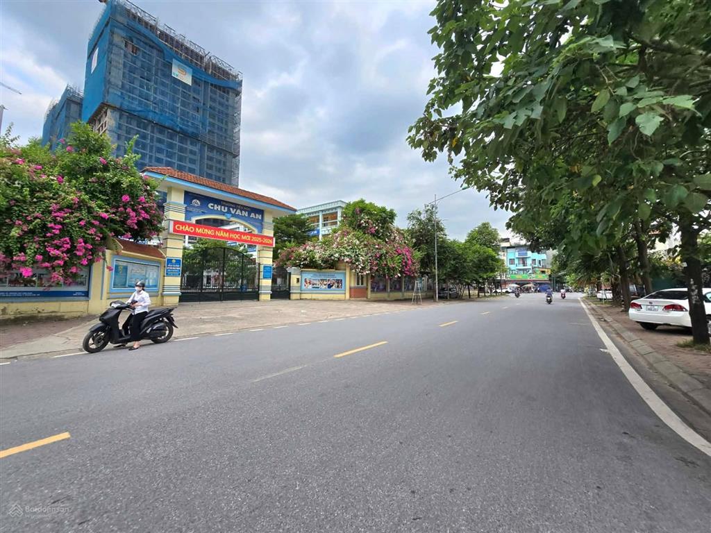 Liền kề dịch vụ tây nam linh đàm 60m thang máy xịn ô tô tránh 21 tỷ