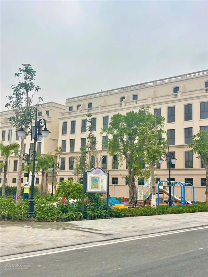 Xẻ khe thiên nga 6 gần công viên hồ 75m² giá 25 tỷ không lỗi phong thủy. nhà có ban công