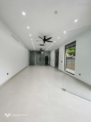 Cho thuê sàn VP 2 tầng, mặt đường rộng 35m, 150m2, MT: 10m, điều hòa âm trần, thang máy