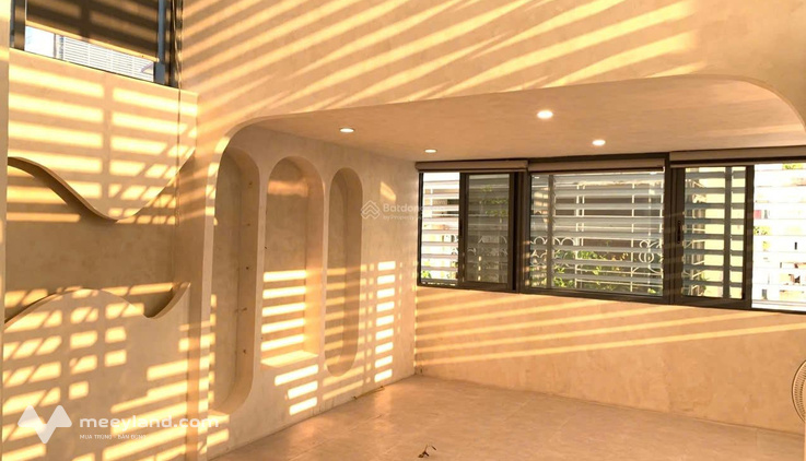 Nhượng gấp văn phòng 50m2 tại trung tâm Ba Đình, gần Lăng Bác, ô tô đỗ cửa, giá cực tốt