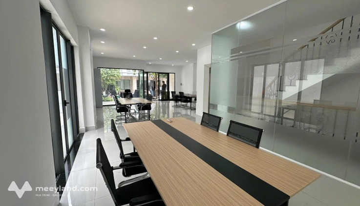 Cho thuê văn phòng 55m², full nội thất giá chỉ 10 triệu/tháng tại Vạn Phúc City
