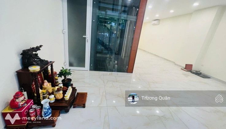 Cho thuê văn phòng tầng trệt 6*17n trống suốt đầy đủ máy lạnh,có thang máy,hầm để xe KĐT Vạn Phúc.