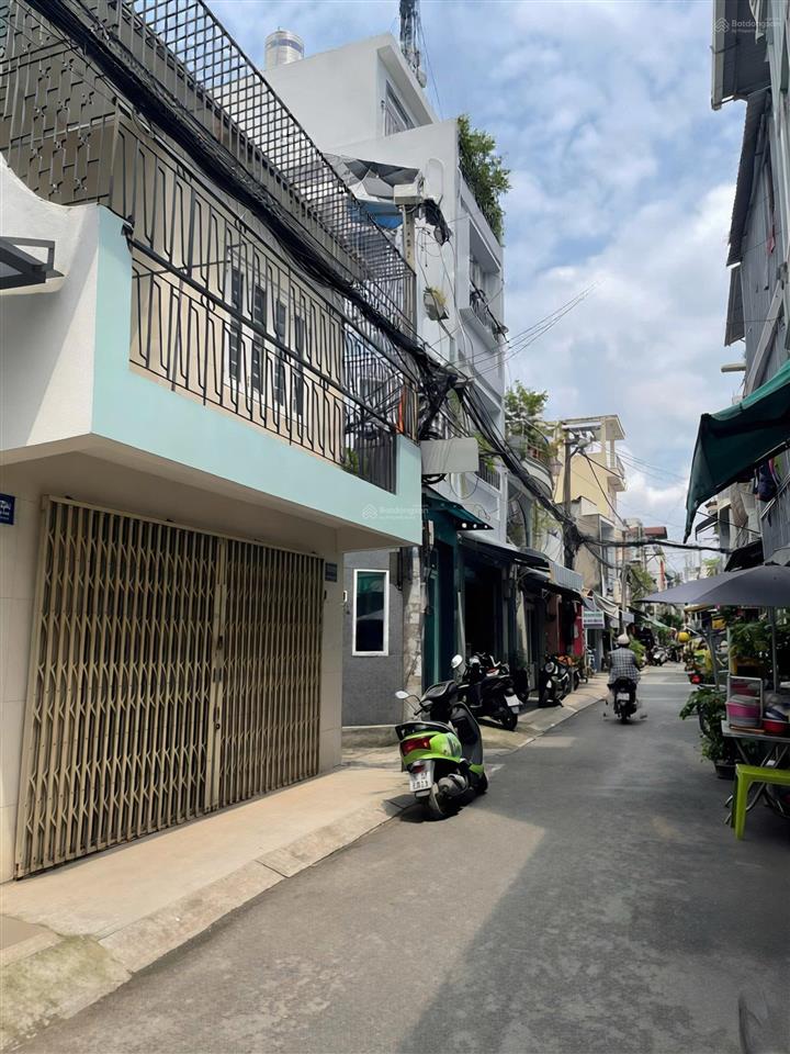 Bán nhà 3 mặt tiền hẻm 2 tầng (5x10) vũ huy tấn quận bình thạnh ngay quận 1 hxh thông. 7 tỷ tl