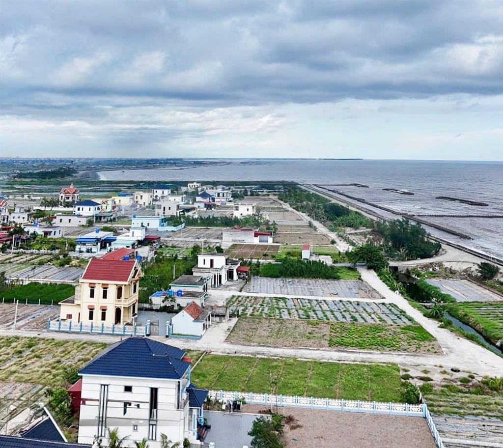 Bán đất biển hải xuân, ninh bình 98m2 trục chính lên biển, cách biển 50m giá 12tr/m2. 0783 681 ***