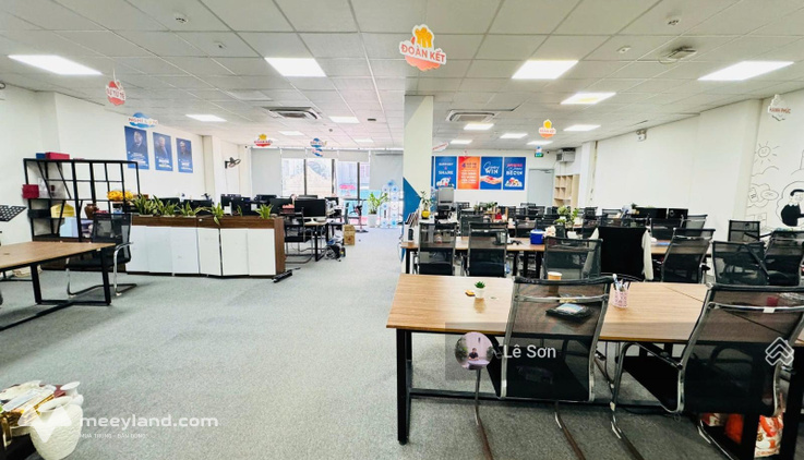 Thuê văn phòng Phan Xích Long, Phú Nhuận. DT sàn 90m2 sàn view 2 MT, ngăn phòng sẵn