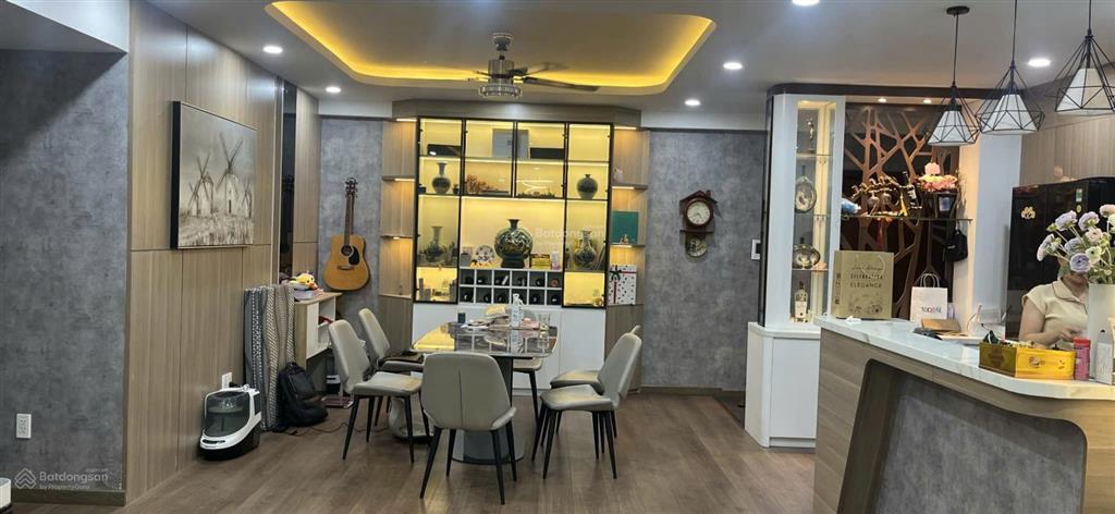 Bán căn hộ riverpark 1 phú mỹ hưng view sông lầu 8