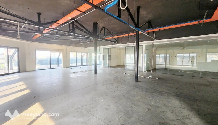 Cho thuê 300-400m² Văn Phòng lô góc, full view thoáng, có ban công, hoạt động 24/7