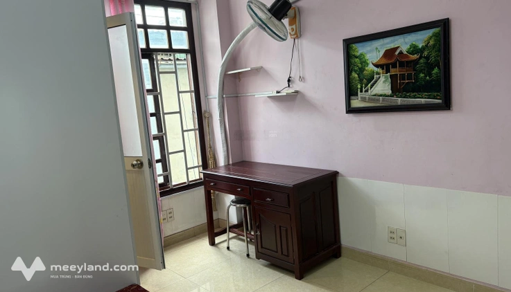 Cho thuê phòng lầu 2 nhà mặt tiền Tôn Thất Hiệp Quận 11. Giá 2.500