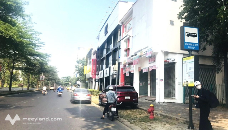 NEW. Chủ thiện chí cho thuê văn phòng trung tâm Phú Mỹ Hưng, 100m2, sẵn bàn ghế, 16tr/tháng