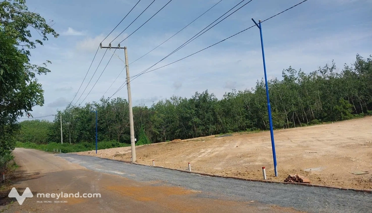 Nằm ở vị trí đẹp tại Xã Long Hà, Phú Riềng, Bình Phước, mảnh đất này có diện tích 201,4m² và giá bán 2,07 tỷ