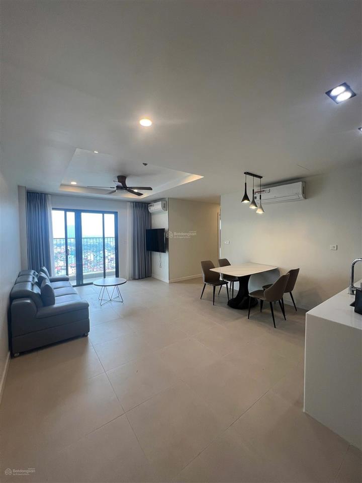Em cần bán căn hộ 2pn, 2wc tại kosmo tây hồ, giá nhỉnh 8 tỷ, 82m, tầng trung, view hồ tây