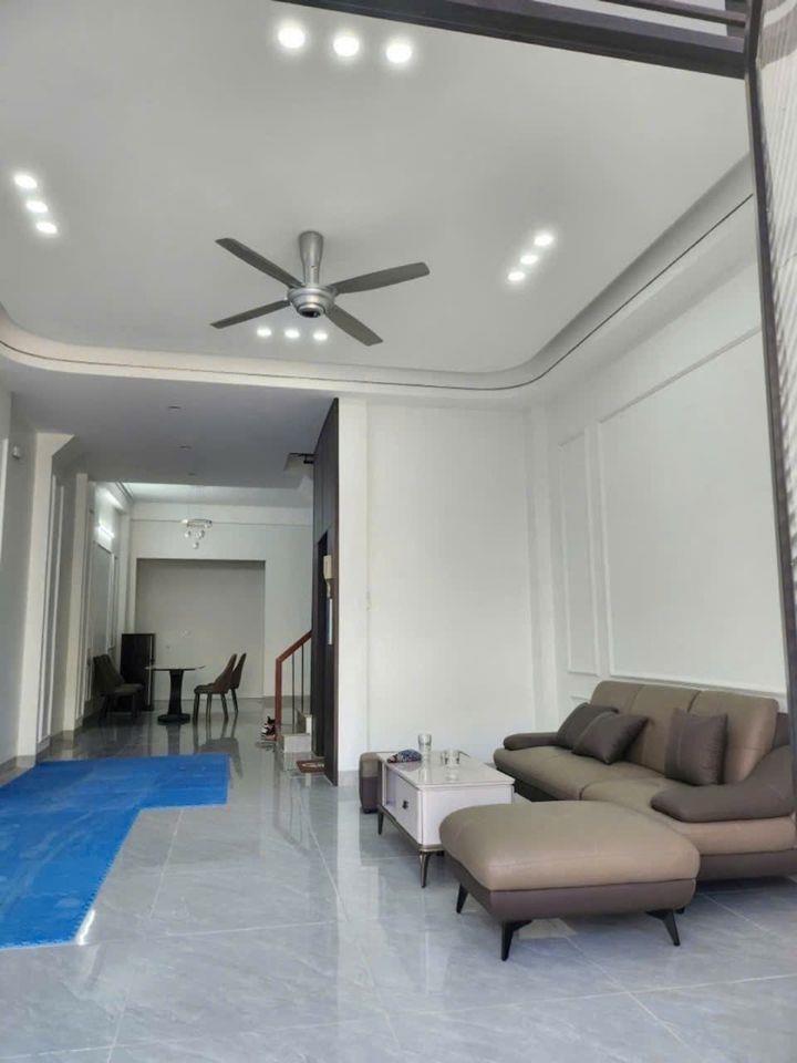 Bán nhà khu dịch vụ Yên Lũng, DT 65m2, mt4.8m, 5 tầng TM, giá chỉ 11.5 tỷ