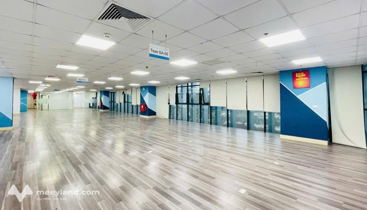 Cho thuê văn phòng hạng A: 200m 75tr. Phố Trần Quốc Toản. Có hầm để xe, chỗ để ô tô. Lh: 0395512561