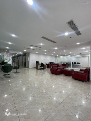 Cho thuê sàn văn phòng tầng trệt Golden King - Q7, DT 144m2, sẵn bàn giao. LH 0937379023