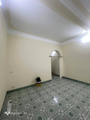 Bán nhà 3 tầng ngõ Giải Phóng, ngõ nông, sau nhà mặt đường, sân cổng rộng