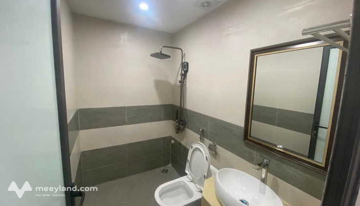 Bán nhà khu vực Bùi Xương Trạch, 30.6m2, gần đường lớn, giá chỉ 6 tỷ