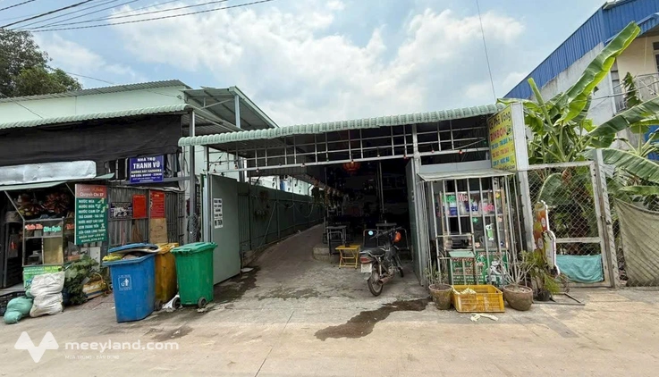 Bán đất 7,9m x 25m, tặng nhà tiền chế nằm gần chợ Bà Lát, giá 680 triệu