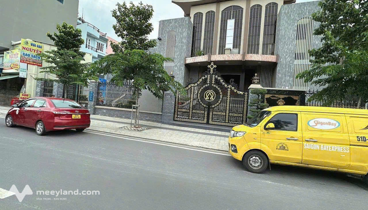 Bán căn hộ dịch vụ 4 lầu, hẻm 1 sẹc 310 Dương Quảng Hàm, ngang 4.5m, 86m2, 9 ngủ, khoán 30 triệu/tháng, chỉ 11.5 tỷ