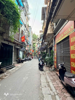 Nhà nằm ngay mặt ngõ Kim Hoa, ngõ thẳng tắp, trước nhà xe ba gác tránh, chỉ 30m ra mặt phố Kim Hoa