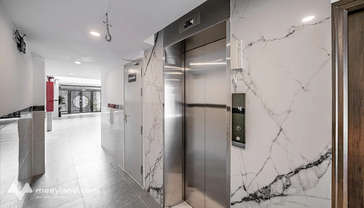 Căn hộ dịch vụ 6 tầng mới 100%, ngang 5.1m, 122m2, 21 phòng ngủ, thang máy, hẻm 102 Lê Văn Thọ