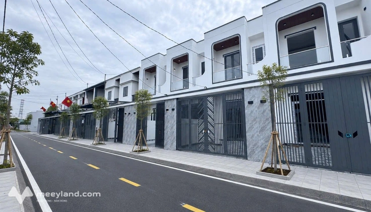 Dãy nhà vừa mới mở bán dành cho người có thu nhập thấp tại Bình Chánh thành phố Hồ í Minh