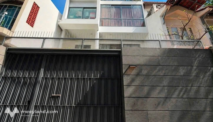 Bán biệt thự sân vườn 160m2 - 4 tầng 8 phòng Hoàng Văn Thụ