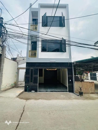 Nhà 3 tầng hiện đại tại Đông Kinh, Lạng Sơn, tô 16 chỗ đỗ cửa, ngõ thông thoáng