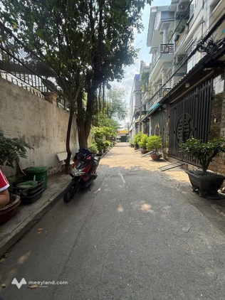 Nhà đẹp Hiệp Thành 13, 4 tầng, 4 phòng ngủ, tặng nội thất, giá 5,6 tỷ
