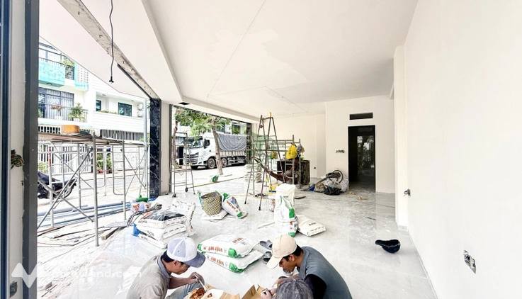 Cho thuê mặt bằng lô góc 2 mặt tiền đối diện công viên KĐT Hà Quang 2