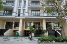 Cho thuê văn phòng tầng trệt giá: 16 triệu/tháng. Toạ lạc vị trí đẹp thoáng mát. Tại KDT Vạn Phúc