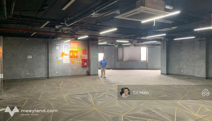 Cho thuê sàn văn phòng MP Phạm Văn Đồng: 250m2, MT: 15m, có hầm, PCCC, thang máy. Giá: 40tr/tháng