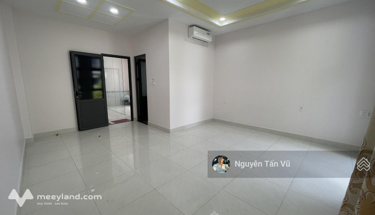 Cho thuê văn phòng 40m2 có ban công giá chỉ 7 triệu/tháng tại Vạn Phúc City