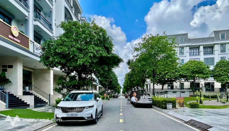 Văn phòng 7x15m full nội thất, ngăn 02 phòng giá chỉ 15 triệu, có thang máy, máy lạnh, xuất VAT