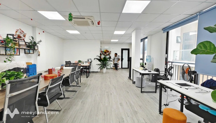 Cho thuê văn phòng, studio mặt phố Hoàng Cầu - Đống Đa 110m2 giá cực rẻ có 102