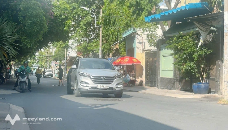 Bán nhà hiếm 496 Dương Quảng Hàm, ngang 6m, 97m2, đang cho thuê, tiện xây mới, 12,9 tỷ