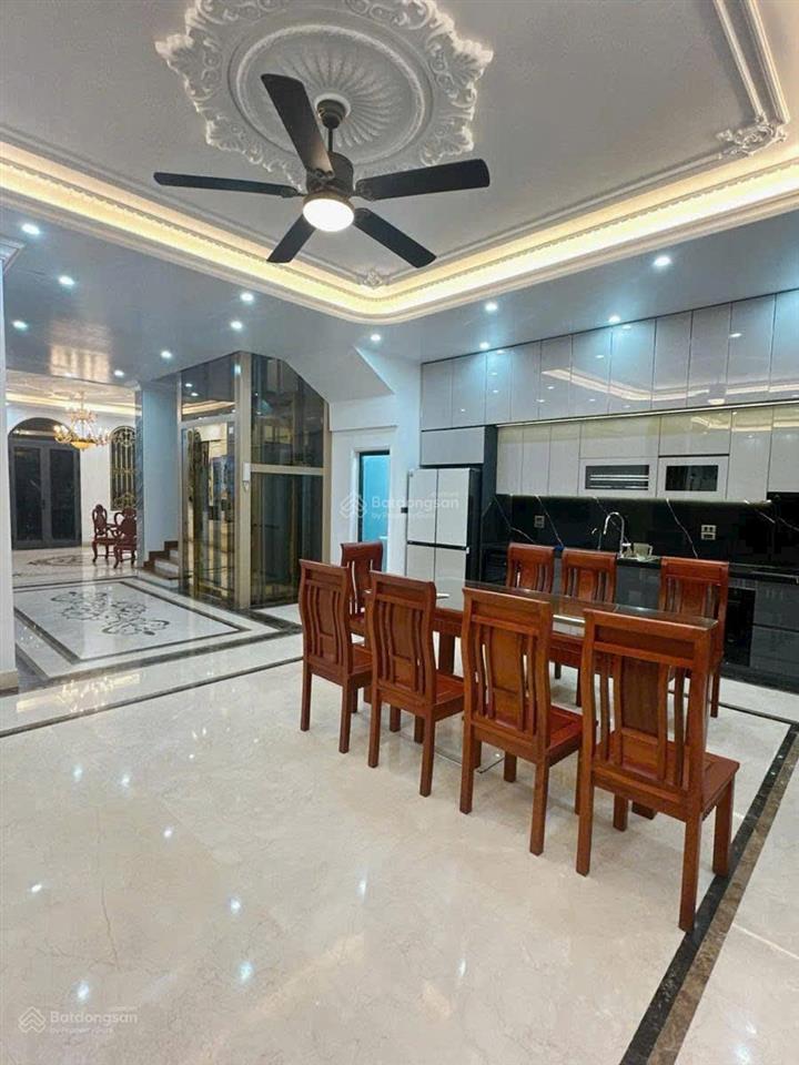 Thang máy xịn 83m mặt tiền 5m nội thất xịn căn duy nhất vào ở kinh doanh luôn