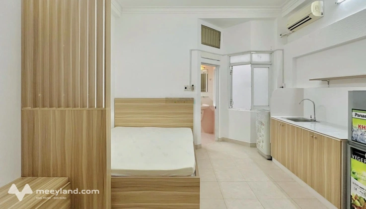 Cho thuê phòng 35m2 cửa sổ, máy giặt riêng, có buồng tắm đứng ngay Phan Xích Long - gần quận 1,3,10