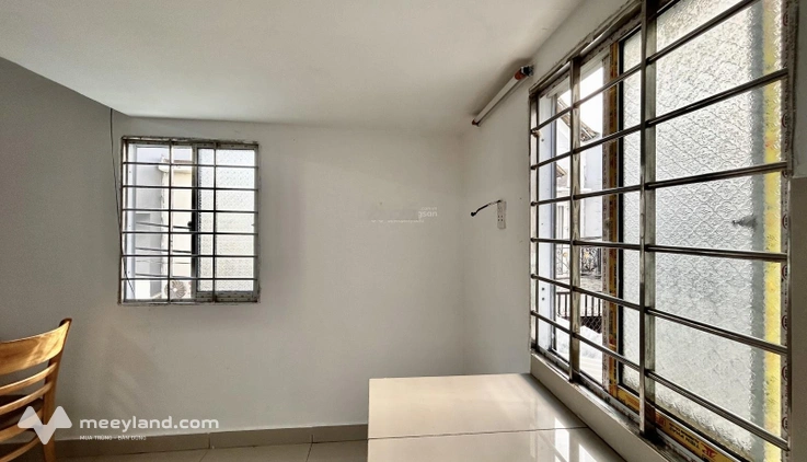 Phòng trọ giá rẻ có gác 30m2 cách Quận 5 2km chỉ 5p đi xe - Full nội thất 2 cửa sổ thoáng