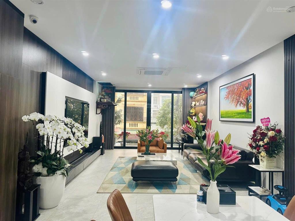 Chính chủ bán gấp nhà 115m2x 5tầng, thoáng sángở sướng, sát trường quốc tế, gần hồ kđt văn quán