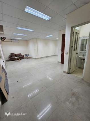 Cho thuê văn phòng tại ngõ 612 Đê La Thành diện tích 50m2, giá 7,5 triệu đang trống, vào ngay