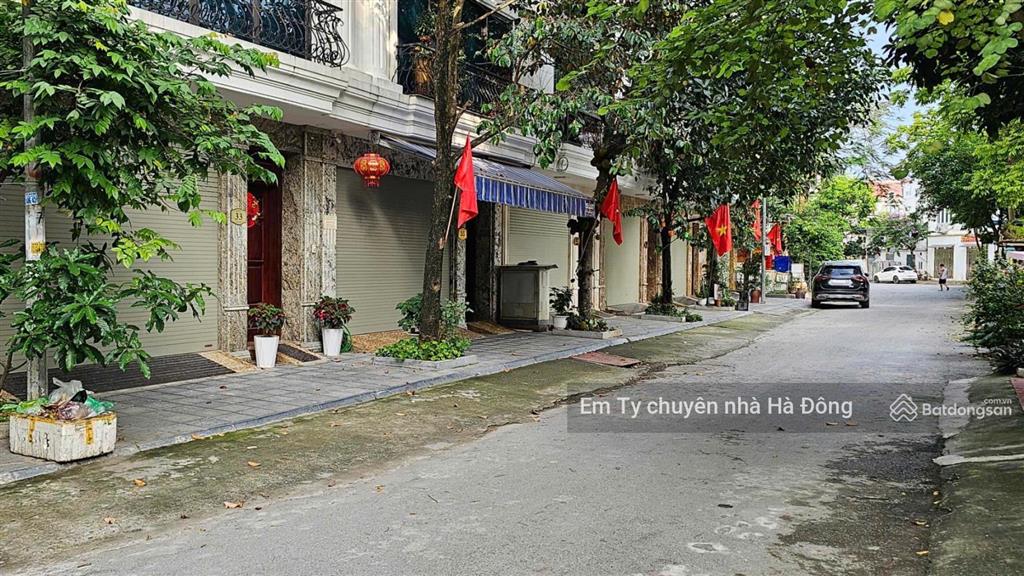 Chính chủ nhờ bán đất kiến hưnggần bể bơimặt tiền to, vuông vứccam kết không quy hoạch52m26tỷ9
