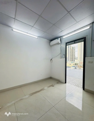 Mời thuê văn phòng tại 20 Ngụy Như Kon Tum. 20m2 + 30m2 ban công. Giá 4.500