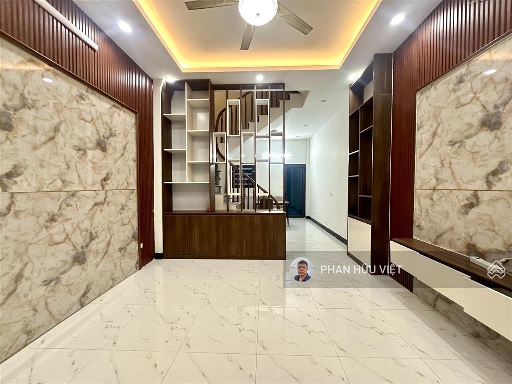 8.2 tỷ hoàng mai 2 thoáng, ngõ 3 gác thông, sđcc 42m2 x 5t, sân riêng, qh ổn định, tiện ích