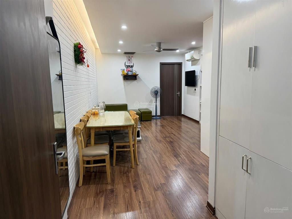 Bán căn view hồ tầng dưới 30 toà vp6 linh đàm, 2,9 tỷ, 62m2, 2pn, 2wc, bao đẹp giá cực tốt